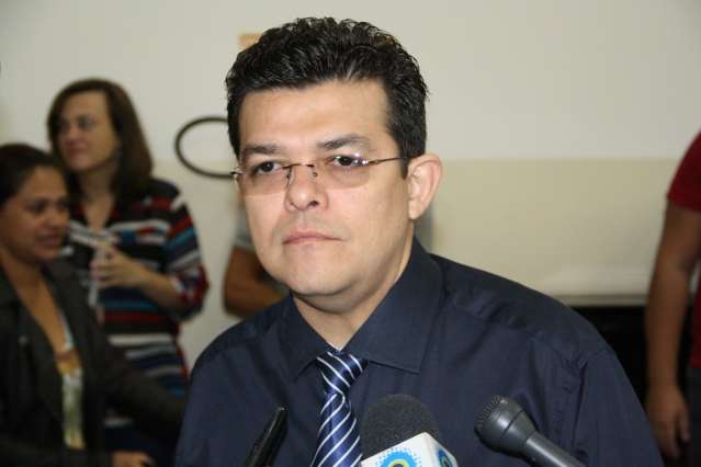 Prefeito inaugura posto de sa&uacute;de e entrega recapeamento da Guaicurus