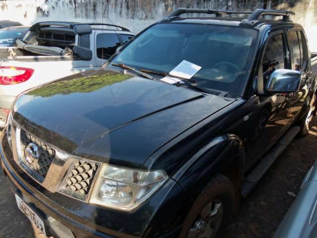 Caminhonete roubada em Goi&aacute;s &eacute; encontrada em mec&acirc;nica no Universit&aacute;rio 