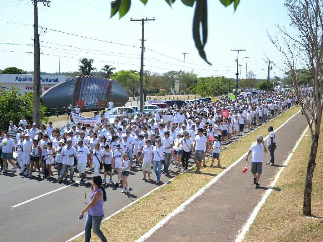  Caminhada contra a viol&ecirc;ncia leva 2 mil para a Afonso Pena