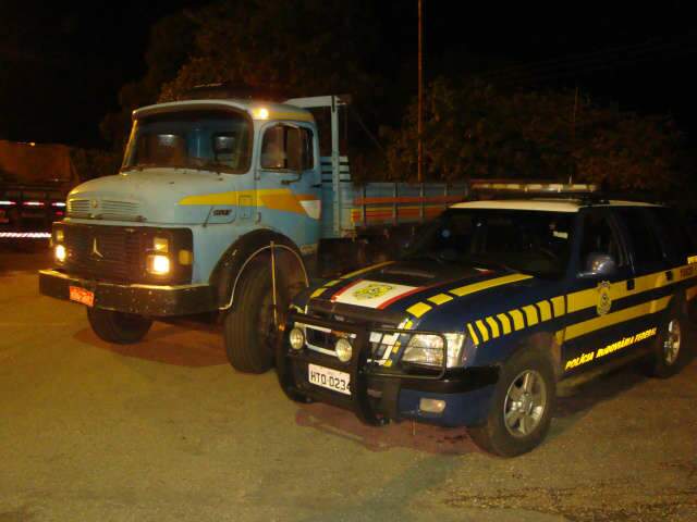 PRF prende dois jovens por transitarem com ve&iacute;culo furtado em Goi&acirc;nia