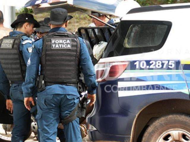 Homem que matou tr&ecirc;s e feriu outro durante roubo &eacute; preso na fronteira 