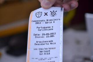 Os ingressos na arquibancada descoberta estão no 2º lote, custando R$ 35 (meia) e R$ 70 (inteira). Para a coberta, não existe a meia entrada e o valor agora é de R$ 80.