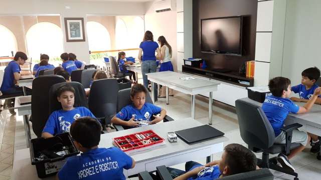 Escola de Rob&oacute;tica e Xadrez prepara o seu filho para profiss&otilde;es do s&eacute;c 21