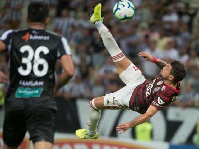 Flamengo faz 3 a 0 no Cear&aacute; e assume a lideran&ccedil;a do Brasileir&atilde;o 