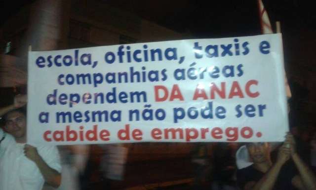 No protesto, 20 pilotos da Capital pedem mudan&ccedil;as na avia&ccedil;&atilde;o civil