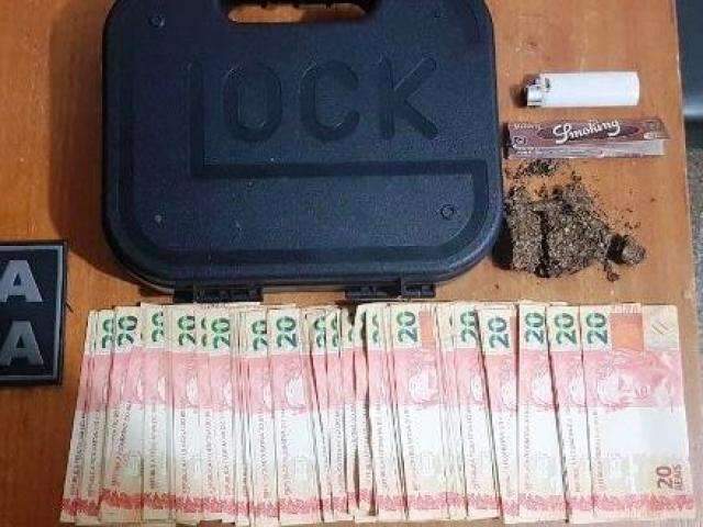 Rapaz &eacute; preso ap&oacute;s comprar dinheiro falso no Paraguai para repassar no Brasil