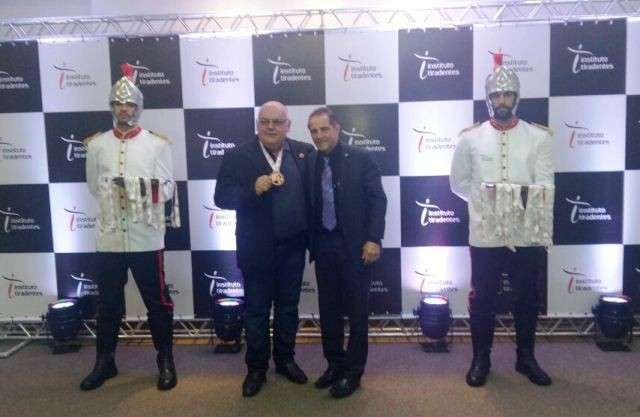 Em pleno recesso, vereadores ganham di&aacute;rias para receber pr&ecirc;mio em Goi&acirc;nia