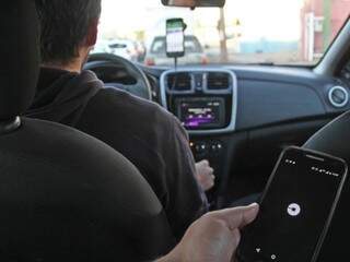 Câmara aprova regulamentação de serviços de transporte com aplicativo Câmara aprova regulamentação de serviços de transporte com aplicativo