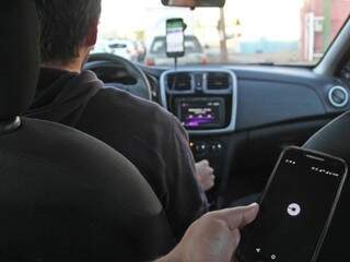 Os aplicativos de transporte tem ganhado cada dia mais adeptos. O mais popular é o Uber. (Foto: Marcos Ermínio) 