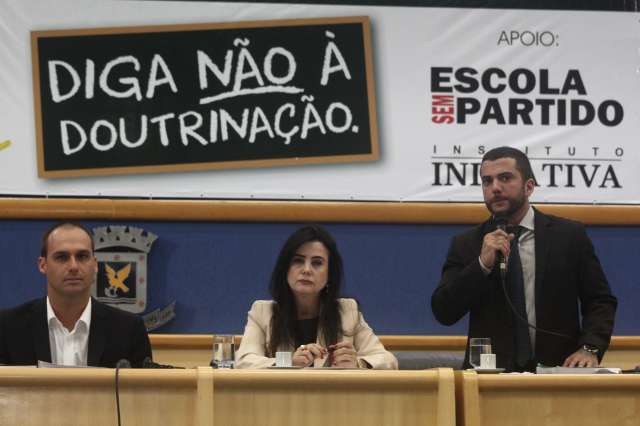 Deputada quer levar &agrave; Assembleia projeto do movimento &quot;Escola sem Partido&quot;