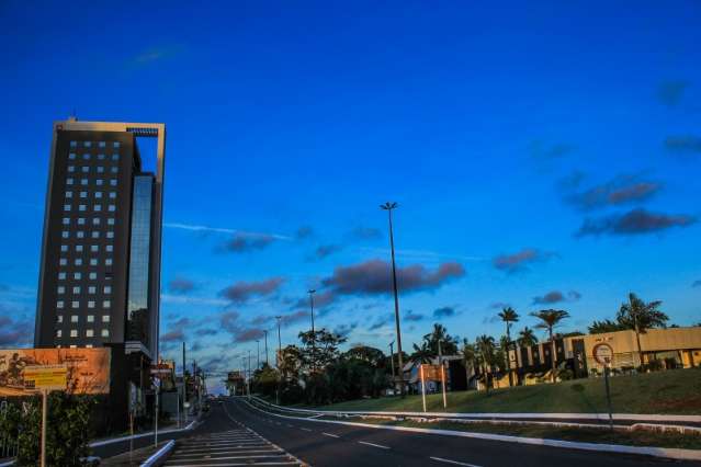 Sexta-feira com c&eacute;u aberto e temperatura em queda em todo o Estado