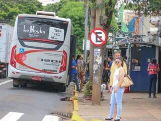 Faixa exclusiva para ônibus na Rui Barbosa terá pavimento reforçado (Foto: Marcos Maluf)