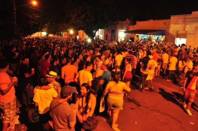 Nos dias de folia, empolga&ccedil;&atilde;o do beijo na boca pode transmitir 3 doen&ccedil;as