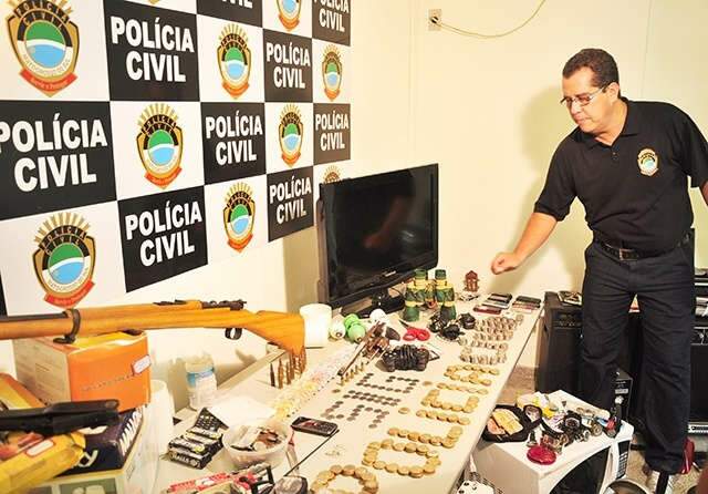  Em Corumb&aacute;, Pol&iacute;cia fecha boca-de-fumo e apreende fuzil 762
