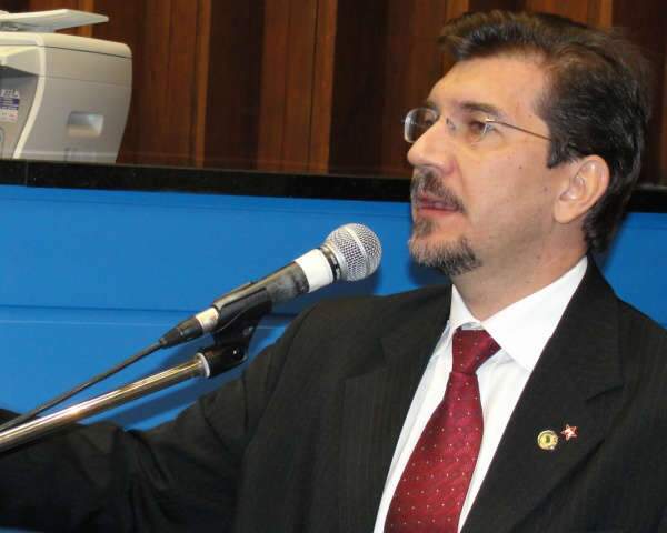  Lei prev&ecirc; multa de R$ 8 mil por venda de bebida alco&oacute;lica a menor de 18