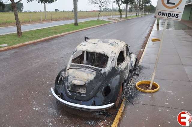 &quot;Point&quot; de jovens &eacute; palco de tiros e inc&ecirc;ndio de ve&iacute;culo