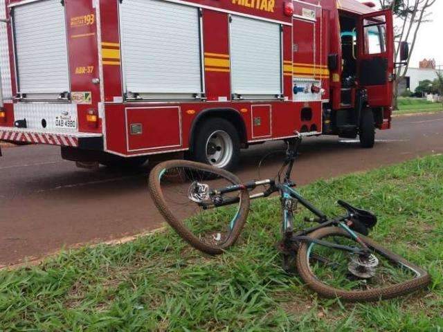 Ciclista fica em estado grave depois de ser atropelado por caminhonete