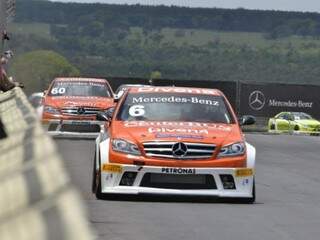 Pilotos do Mercedes-Benz Grand Challenge disputam a primeira corrida na Capital neste sábado. (Foto: Minamar Junior)