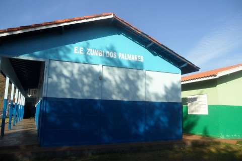 Governador entrega casas e inaugura escola em comunidade quilombola