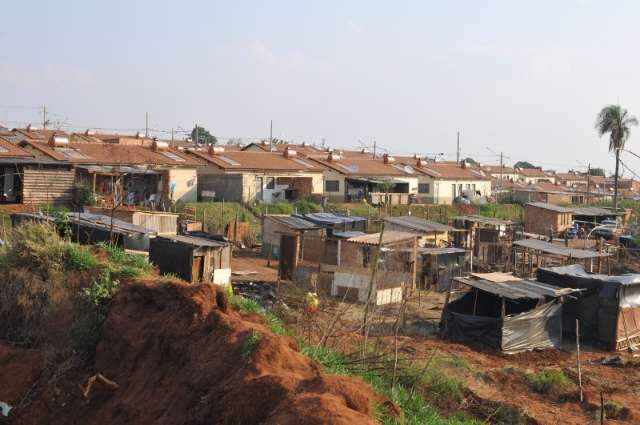 Quatro favelas surgem e exp&otilde;em abandono de pol&iacute;ticas habitacionais
