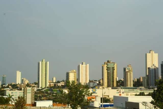 Segunda-feira de c&eacute;u nublado e temperatura amena na Capital
