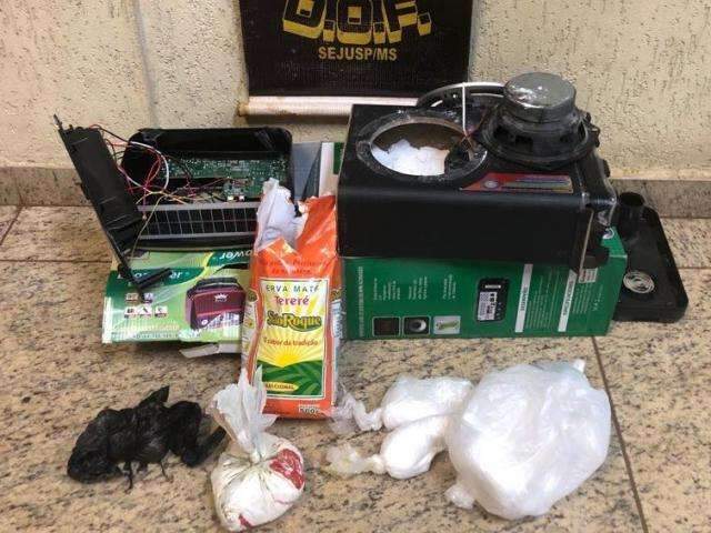 Casal &eacute; preso e garoto de 15 anos apreendido com coca&iacute;na e maconha nas bagagens 