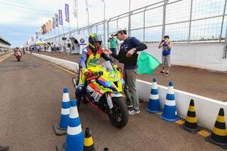 Os treinos da motovelocidade começam cedo hoje no Autódromo Internacional Orlando Moura (Foto: Fernando Antunes)