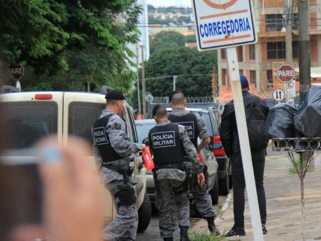 Investigado por corrup&ccedil;&atilde;o passiva, PM alvo de opera&ccedil;&atilde;o foi preso com arma ilegal