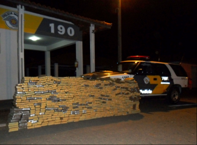  Pol&iacute;cia de SP apreende 607 quilos de maconha em carro com placas de MS