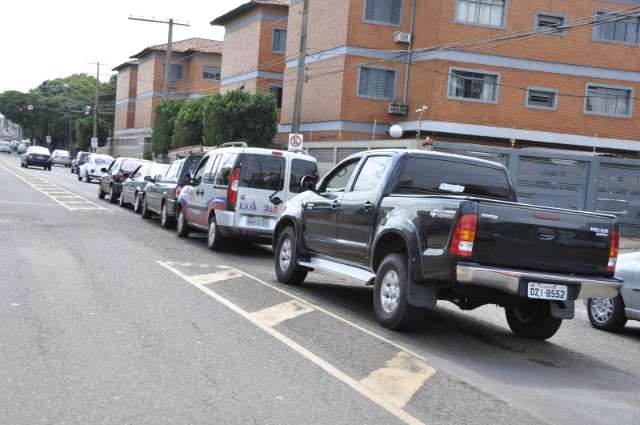 Engavetamento com cinco veículos provoca transtorno na rua Ceará