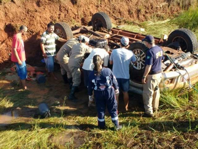 Fam&iacute;lia morre carbonizada em fim de semana com 12 mortes em rodovias