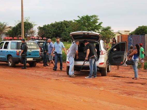 Mulher &eacute; amea&ccedil;ada com espingarda e mantida em c&aacute;rcere privado pelo marido 