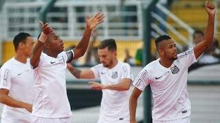 O jogo foi disputado, mas Robinho novamente fez a diferença. (Foto: Lance!Press)