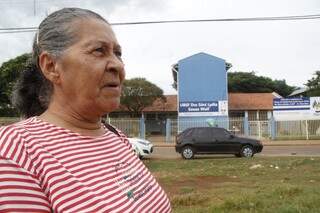 Sobre o atraso da vacina no posto, Rosa da Silva diz que falta organização. (Foto: Marcelo Victor) 
