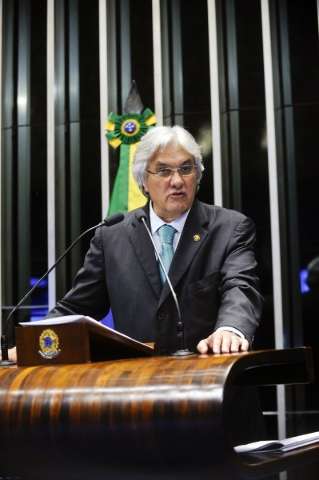 Delc&iacute;dio elogia aprova&ccedil;&atilde;o de PEC que pro&iacute;be gastos sem previs&atilde;o de receita