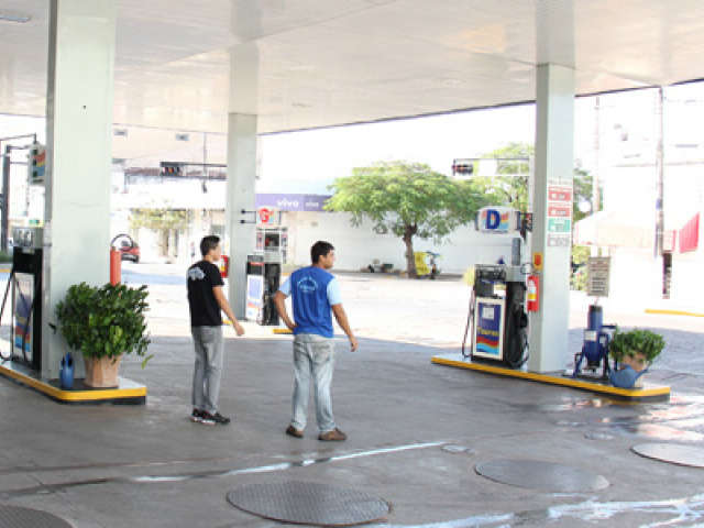  Estoques de gasolina e etanol acabam nos principais postos de Corumb&aacute;