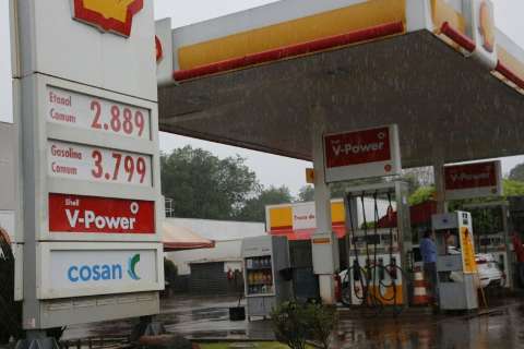 No interior, gasolina está 9% mais cara e chega a custar R$ 3,83 o litro