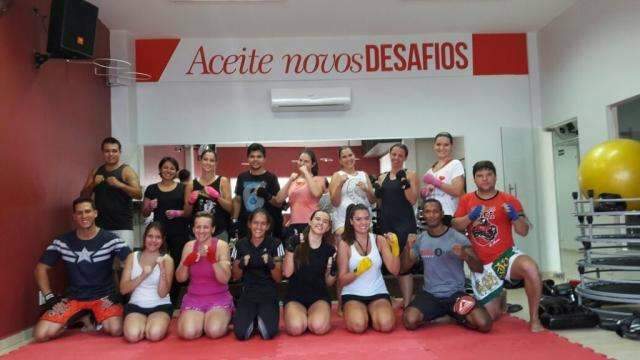 Personal transforma corpo de alunos com aulas de muay thai em domic&iacute;lio