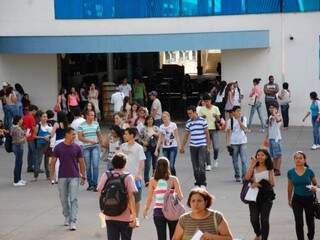 Estudantes devem ficar atentos ao horário de fechamento dos portões (Foto: Arquivo/Pedro Peralta)