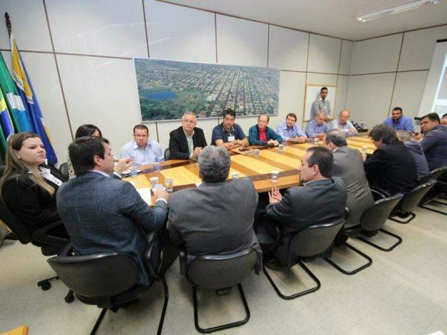 Na C&acirc;mara, ministro &eacute; cobrado sobre escoamento da safra e piscicultura