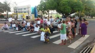 Manifestantes pararam o trânsito na principal via da Capital e tiveram o apoio dos motoristas (Foto: Nyelder Rodrigues)