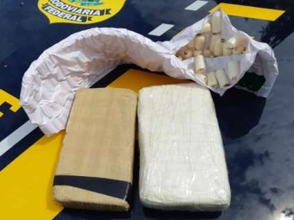 Rapaz desiste de engolir 117 cápsulas de cocaína e é preso pela PRF