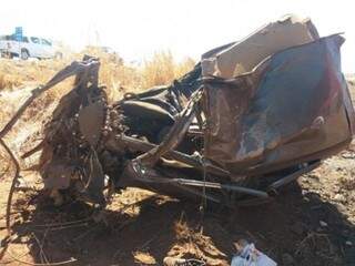Veículo da vítima ficou completamente destruído. (Foto: JP News) 