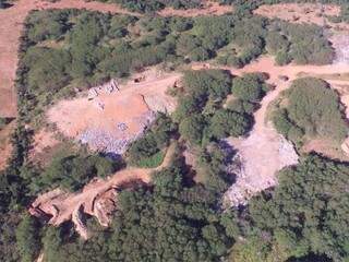 Imagem do lixão do município feita por um drone. (Foto: Breno Teixeira)
