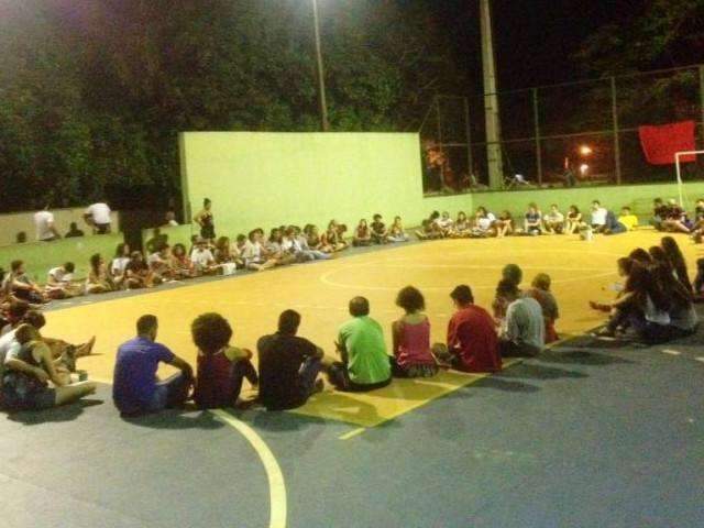 UFGD continua invadida e estudantes contr&aacute;rios pressionam reitoria