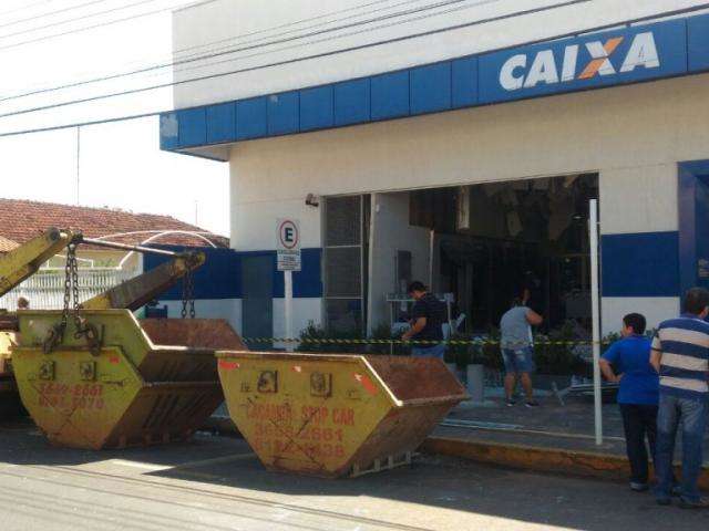 Per&iacute;cia termina e Caixa inicia limpeza em ag&ecirc;ncia destru&iacute;da em roubo