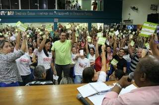 Professores recusaram proposta da prefeitura, mas elaboraram uma nova oferta. (Foto:Marcos Ermínio)