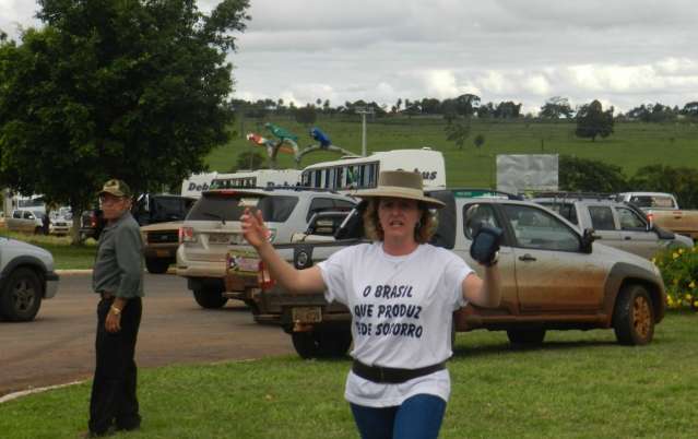 Com refor&ccedil;o de produtores do PR, fazendeiros protestam contra Funai