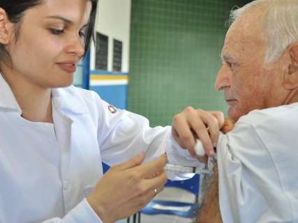 Saúde ainda espera doses extras para ampliar vacinação contra a gripe