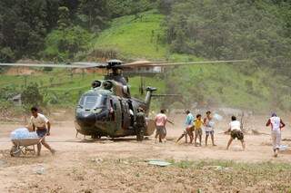 Helicópteros da FAB não param de levar donativos e resgatar pessoas. (Foto: Arquivo pessoal)